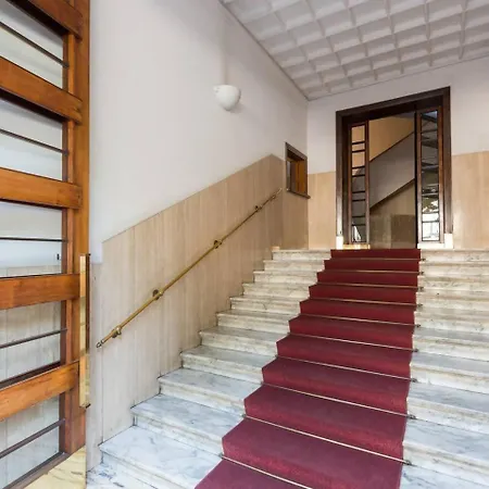 Delightful Penthouse View St Peter Appartement